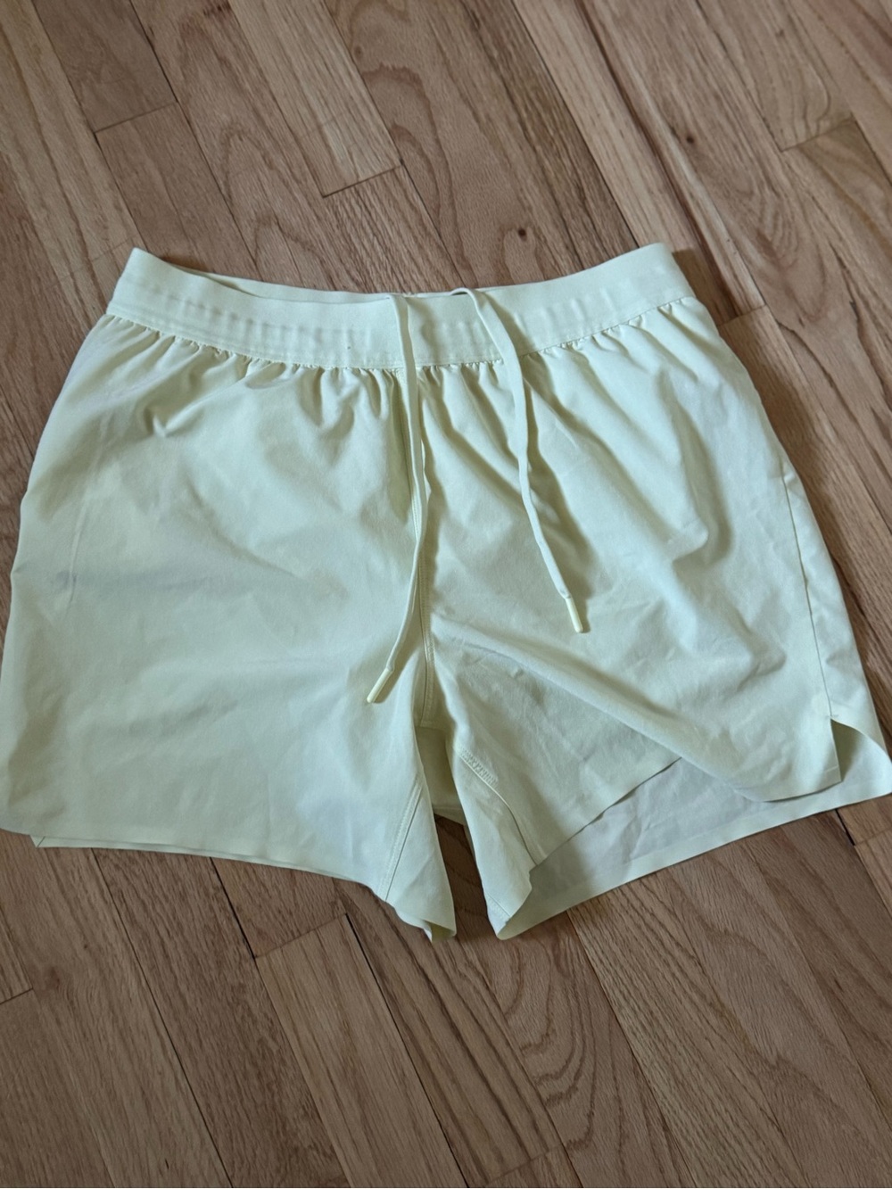All in Motion Athletic Shorts Women’s Medium M Cream Yellow